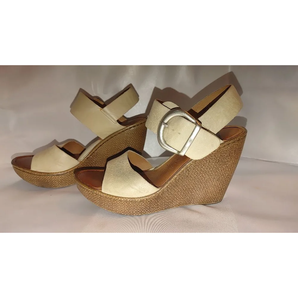 Born Leather Wedge Sandal Size 7